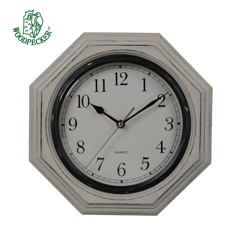 Rusztikus kopott fa falióra